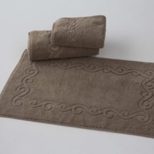 Alfombrin de baño modelo greca románica 750 grs y tamaño 50x70