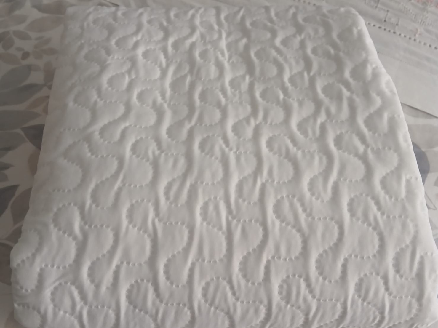 PROTECTOR DE COLCHÓN ACOLCHADO IMPERMEABLE MODELO KIADA. MICROFIBRA/PU